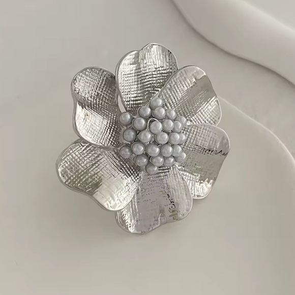 Anthropologie Flower Silver Pearl Adjustable Ring - Picture 4 of 5
